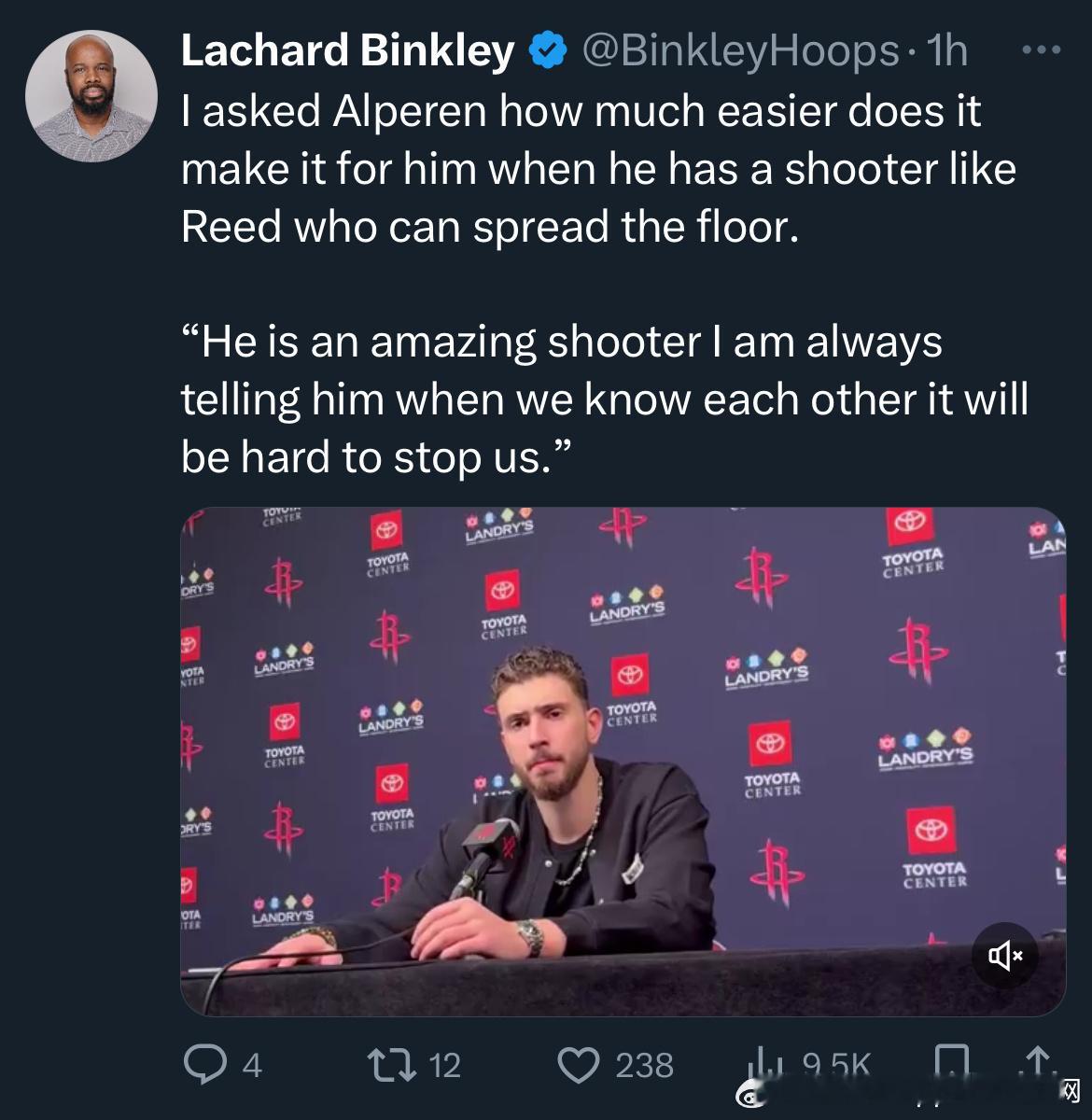 记者：（如图1）我问阿尔佩伦，当他身边有一位像里德这样能拉开空间的投手时，这对他