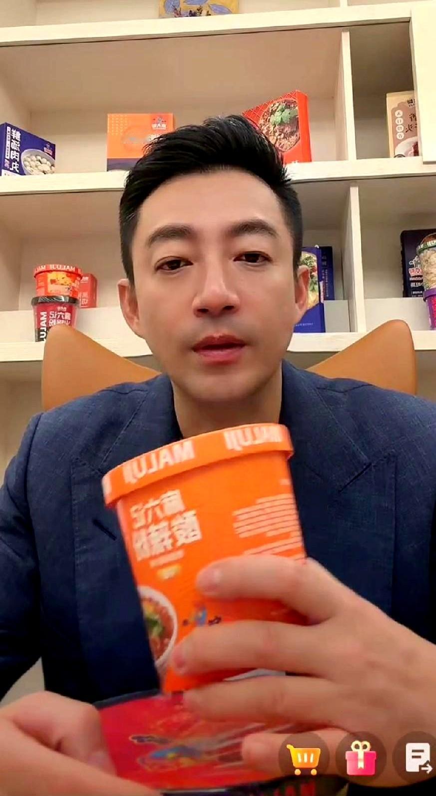 “为什么要和你聊？”汪小菲直播间这句回怼，挺硬气。

有网友哪壶不开提哪壶，非要