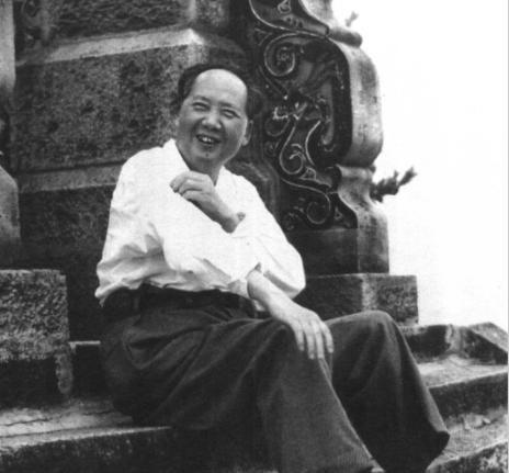 毛主席没上过军校，到底从哪学的打仗？今天看到一个教授的回答，他说：毛主席会打仗并