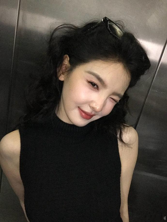 章若楠卷发怼脸照章若楠卷发怼脸live图 章若楠卷发怼脸live图真绝美啊~怼脸