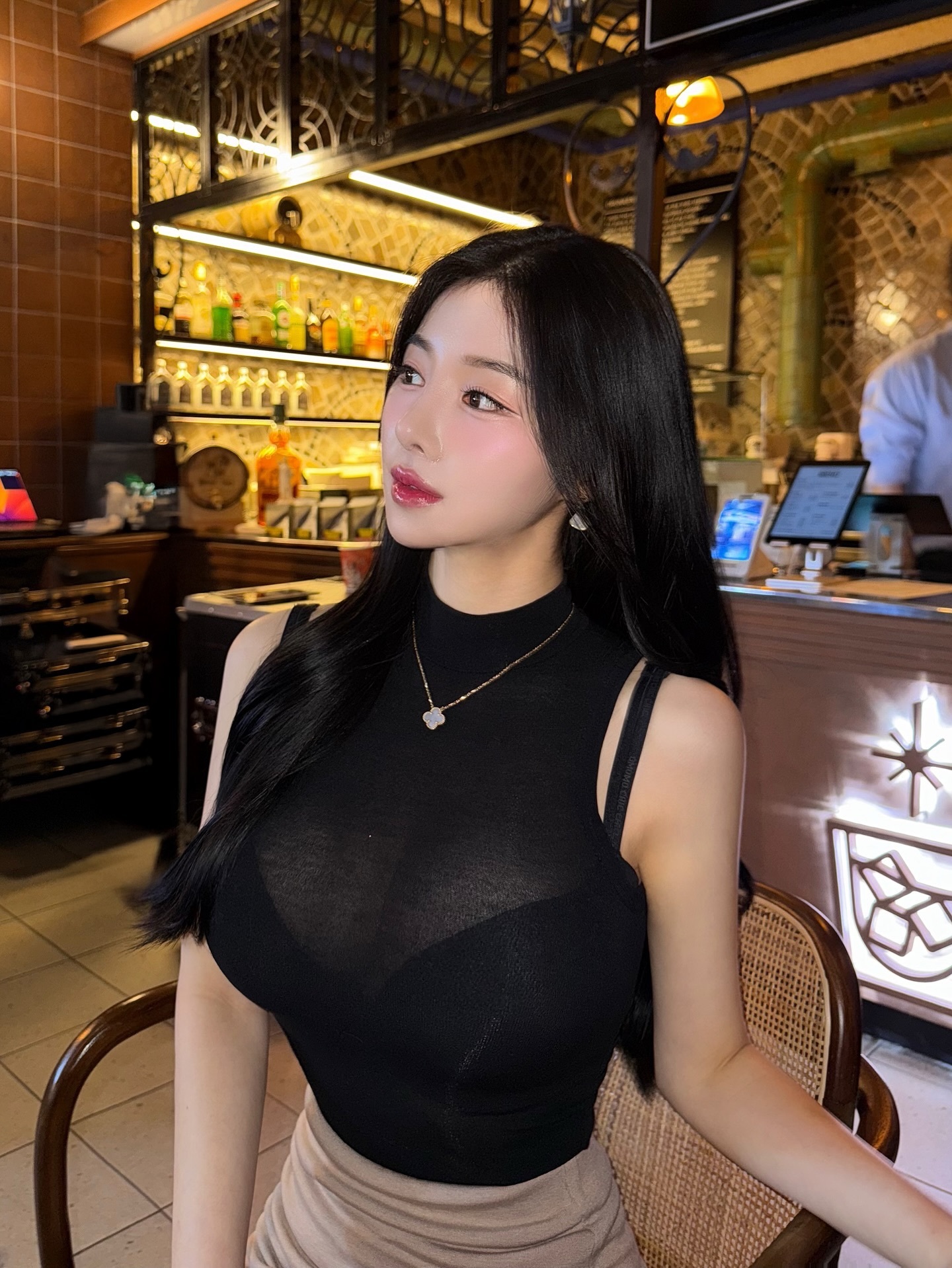 来喝一杯吧就当陪陪我 ​​​