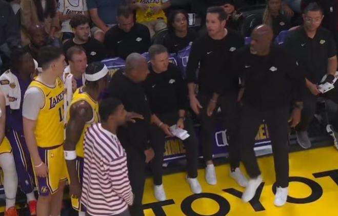 湖人彻底内讧，谁都不服雷迪克啊！

今天湖人对阵雷霆，本该是一场经典对决，但由于