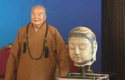2014年，一尊流落台湾的千年佛首要回大陆了。
90岁的星云大师送它回来。
可他