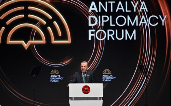 俄乌美三方之前谈过几次，早就停摆没人管了，可土耳其偏要跳出来当“老好人”，4月2