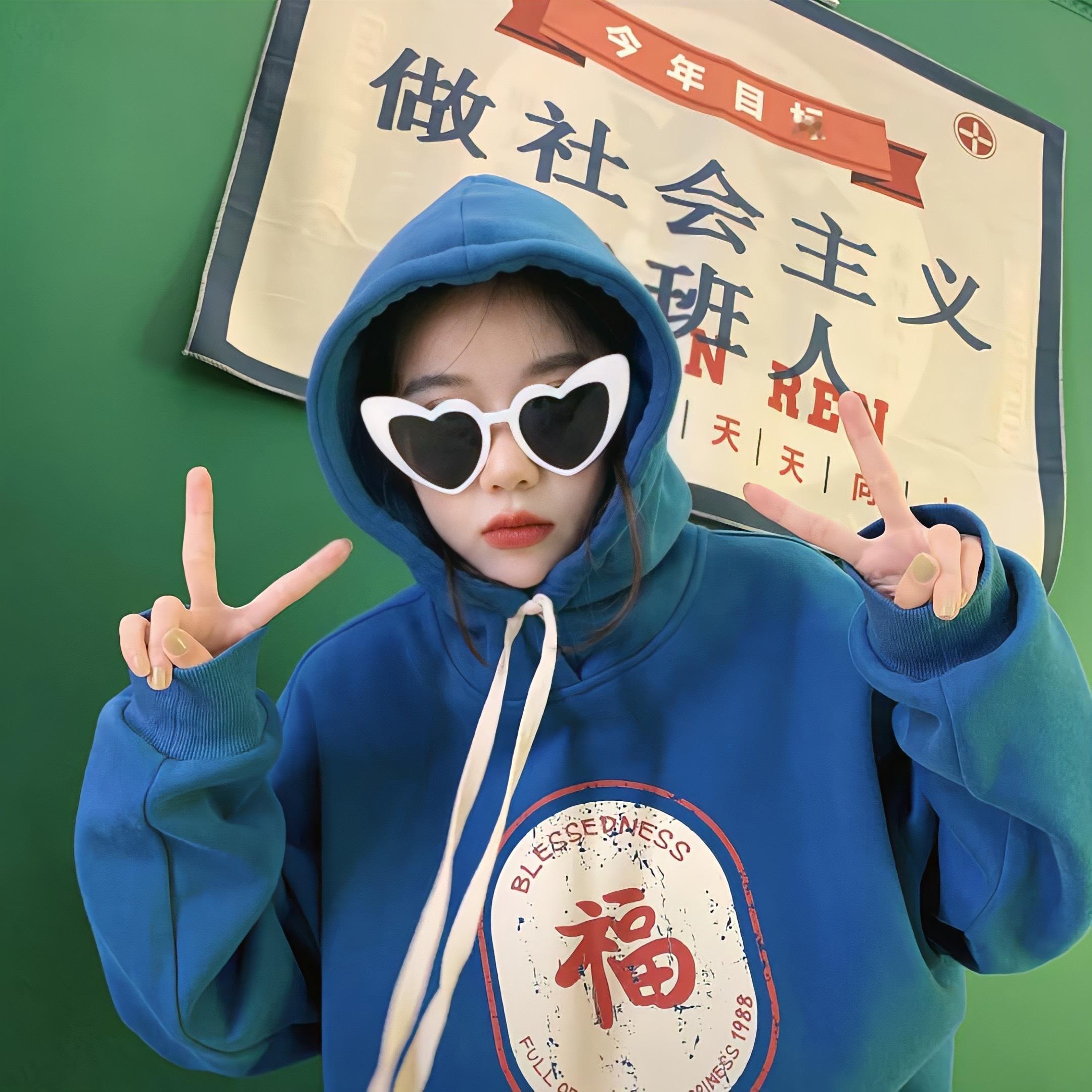 长期单身的人 不是因为正缘太强 而是因为正脸太丑 侧脸也惨不忍睹 身材更是雪上加