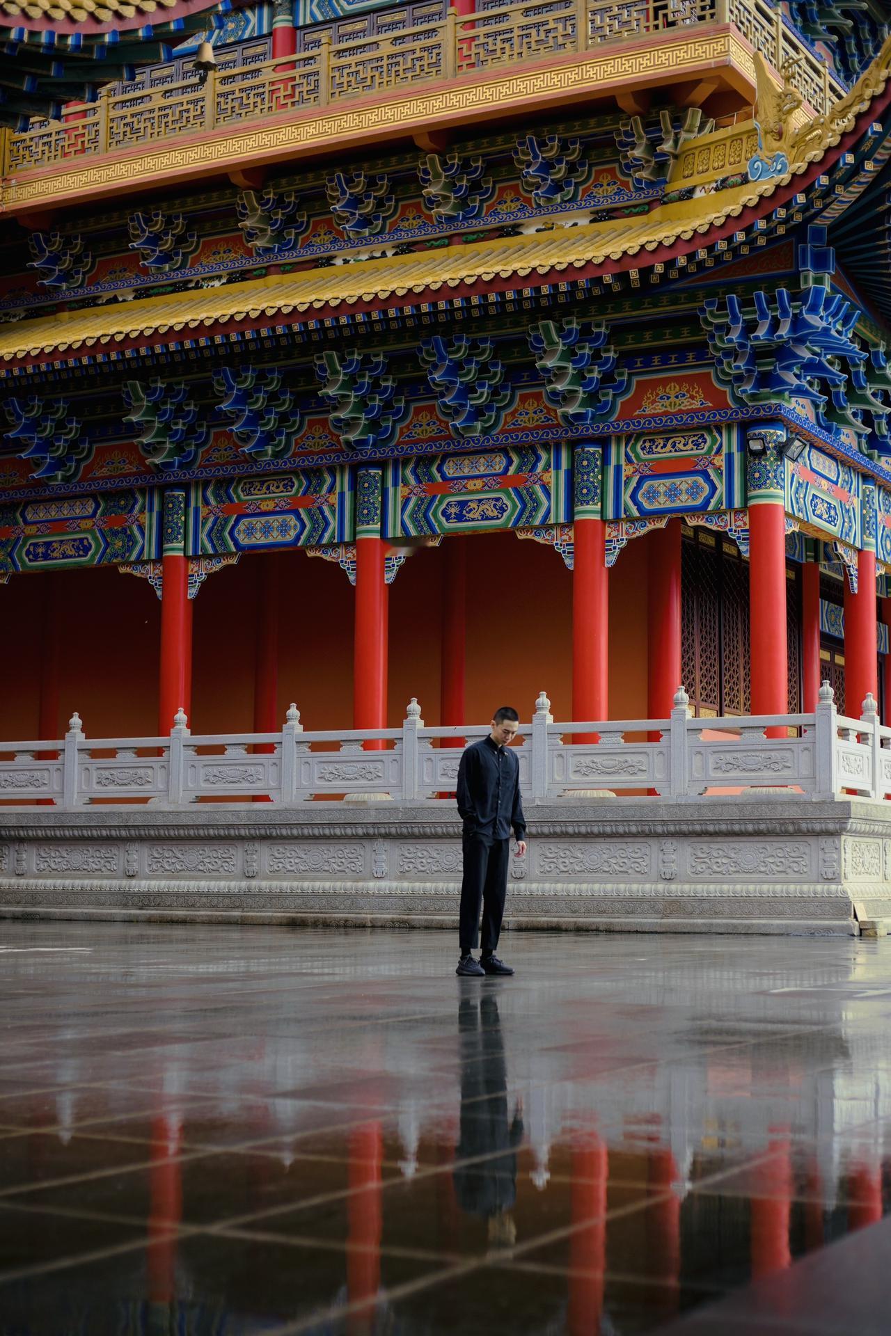 我曾许愿留在你身边古寺檐角藏尽千年禅意 静心见自己