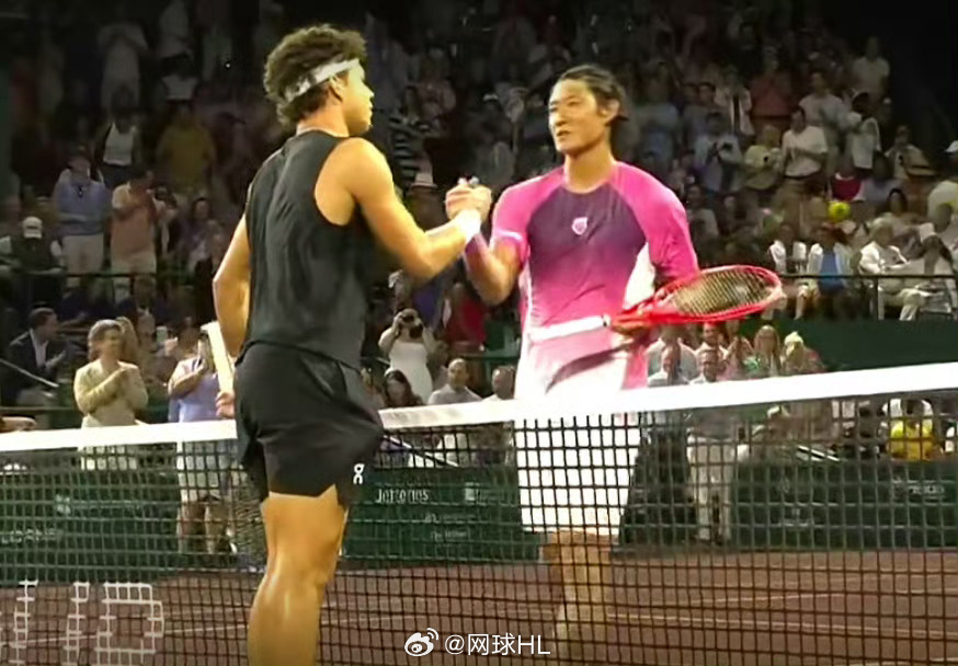 张之臻错失首盘抢七5-2领先，以6-7(5)/6-7(3)不敌发出21个Ace的