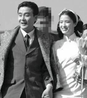1945年，被关押6年的赵丹出狱，他满心欢喜的找到妻子后，却发现妻子挺着大肚子，