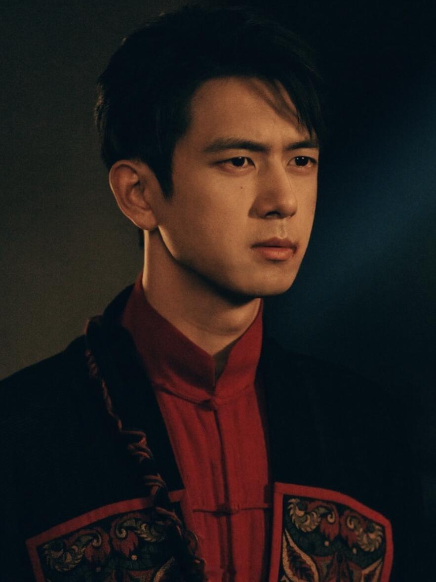 谁想到让徐洋演李现父亲的徐洋李现演父子连身材都一样真的被这个选角惊艳到！徐洋和李