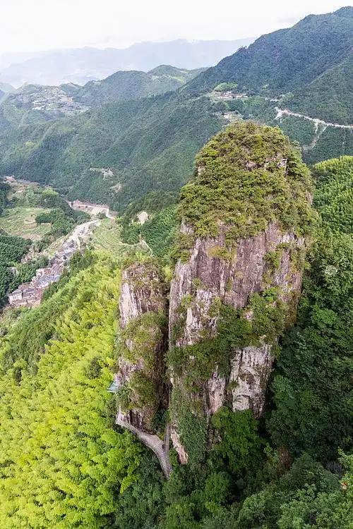 浙江旅游，丽水南尖岩美景攻略！
丽水南尖岩
美景和美食推荐：
1、南尖岩：云海，