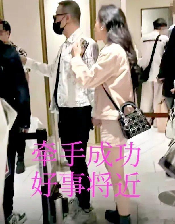 #汪峰森林北牵手逛街#原本以为只是传闻，没想到两人竟已手牵手亮相，汪峰与新女友手