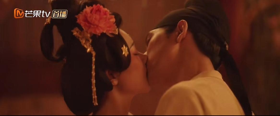 李现，你变油腻了😂🤦‍♀️
这是什么虎狼之词🤣
“花烛燃尽之前，咱们谁都不