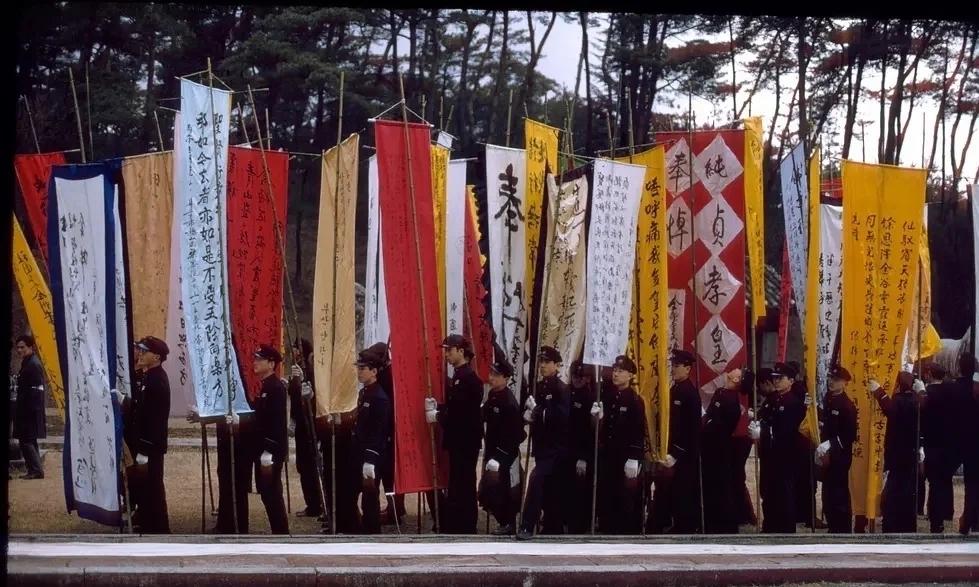 1966年，韩国末代皇后纯贞孝皇后的葬礼现场，作为韩国历史上唯一一位生前做过皇后