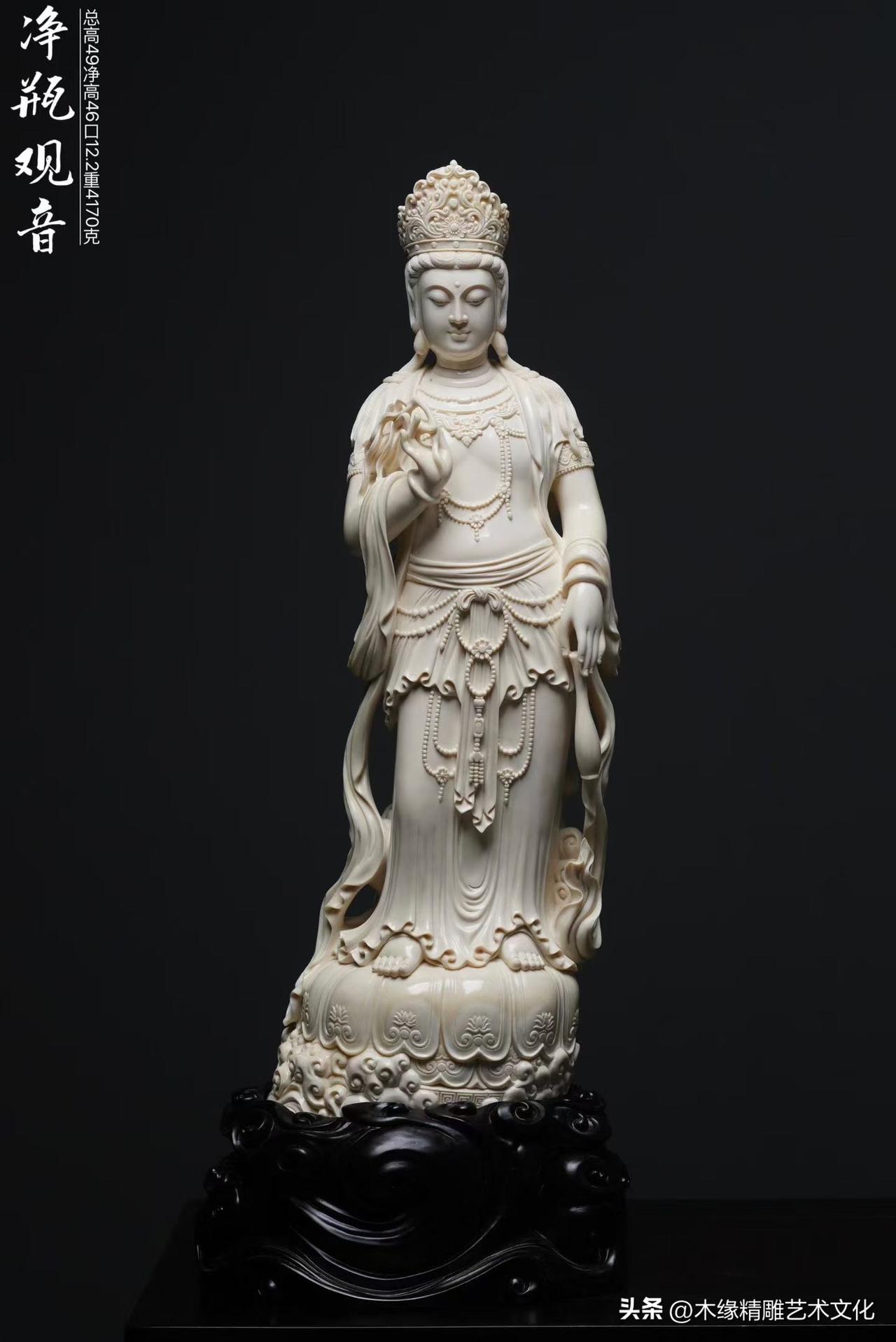 静静站着的一尊观音，却有让人驻足良久的力量。

猛犸材质温润如玉，历经漫长岁月沉