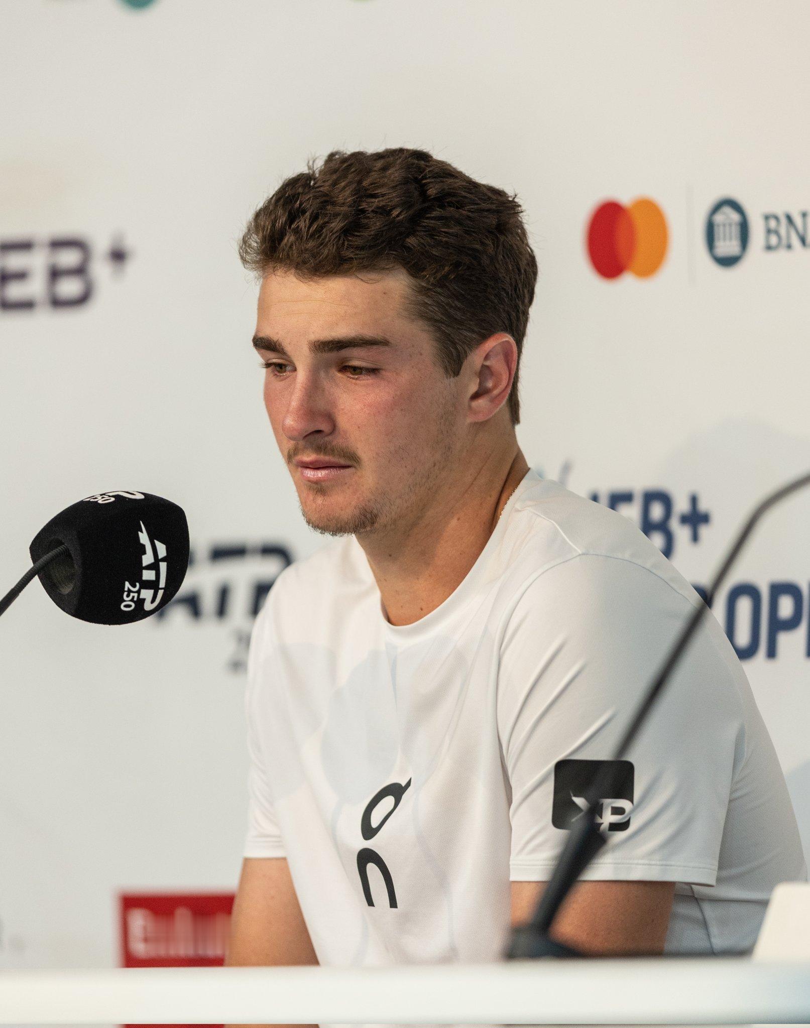 开年表现糟糕的丰塞卡先是在澳网遭遇一轮游，本周在布宜诺斯艾利斯卫冕首战出局，不过