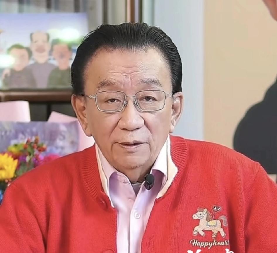 就杨议拜师这件事，这两人互相拉扯都快一年了，侯二爷又发视频说他属狗、摩羯座、记仇