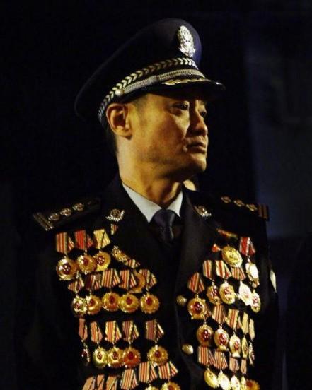 1998年，警官程鹏正在兰州火车站大厅巡逻，他见一男子行为可疑就上前盘问。谁知，