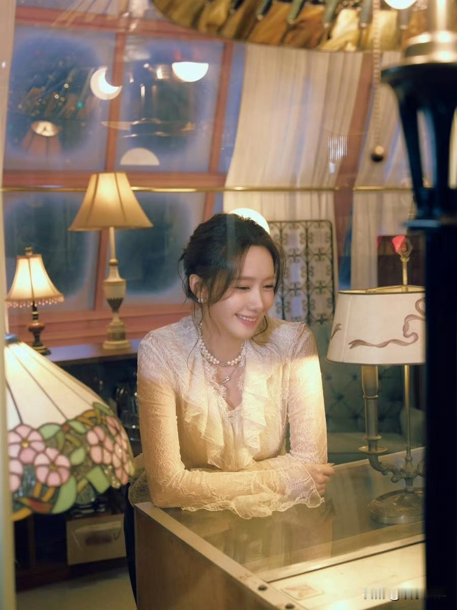 林允儿 <Wish to Wish> 预告 
圣诞气息好浓厚🎄 ​​​