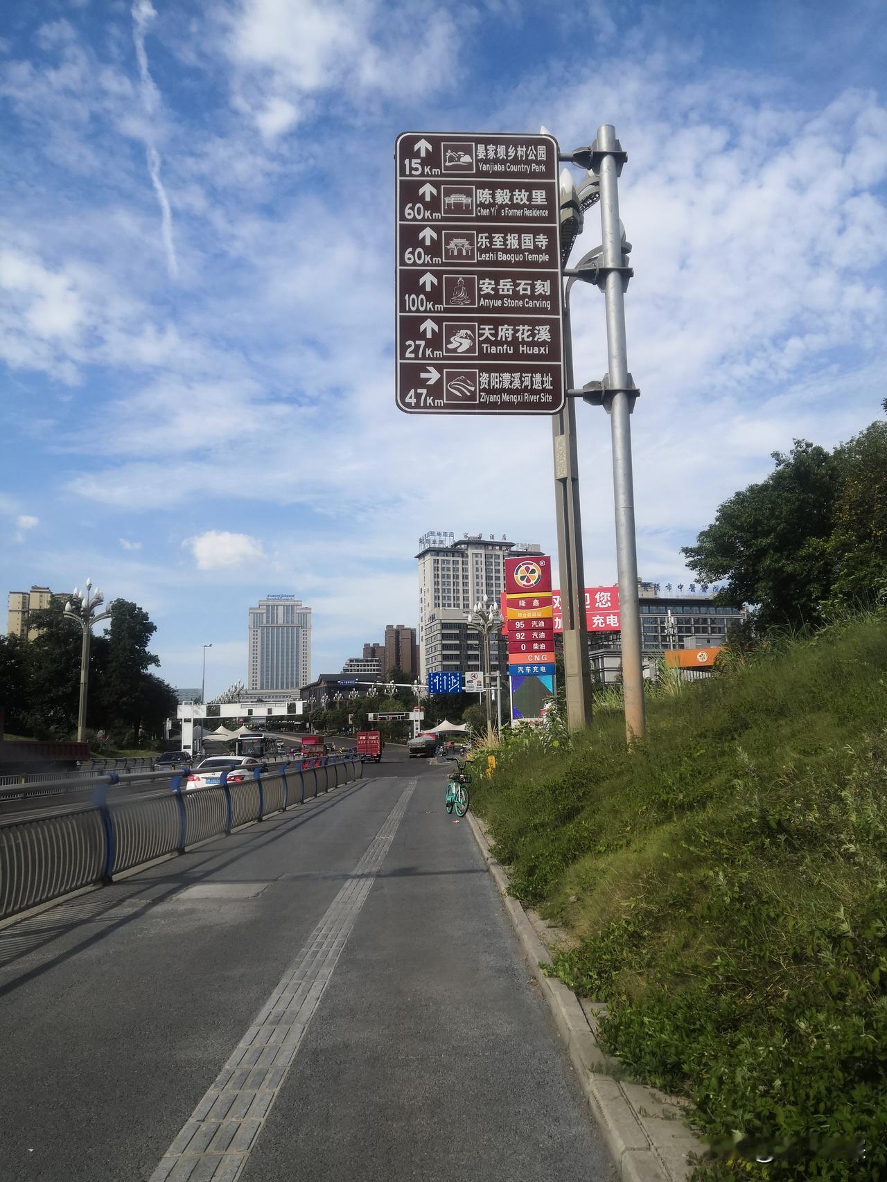 资阳想成为成都近郊旅游目的地，得有自己的王牌。它本身有丰富的人文资源，像安岳石刻