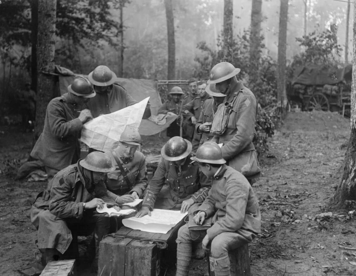 这张照片拍完的第十天，整个西线战场翻了天

1918年7月24日，法国兰斯森林深