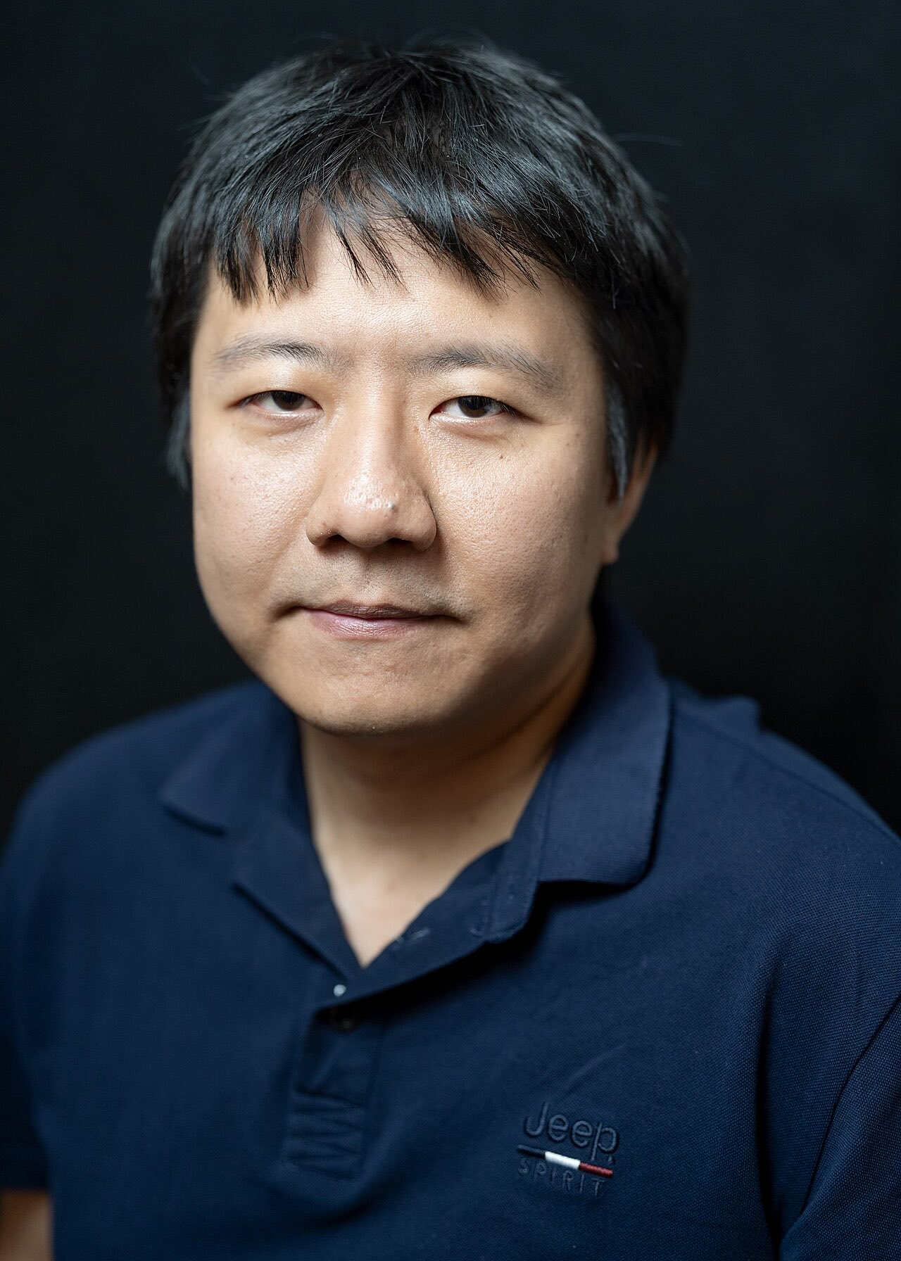 菲尔兹奖得主邓煜表示，如果人工智能能够解决所有数学问题，他将退出数学界，转而创作