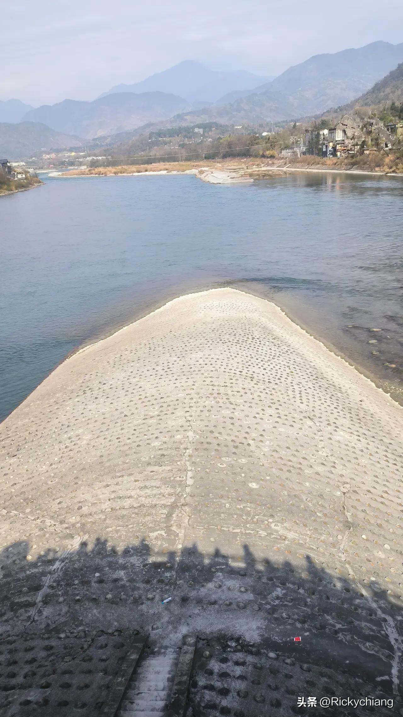 好好珍惜现在，很多人现在的见面就是彼此人生的最后一面了。

人生就像一场列车，每