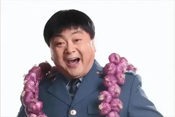 曾是军艺校草，吃药变成胖子，扬言不给儿子留一分钱。
 
 
 


主要信源：正