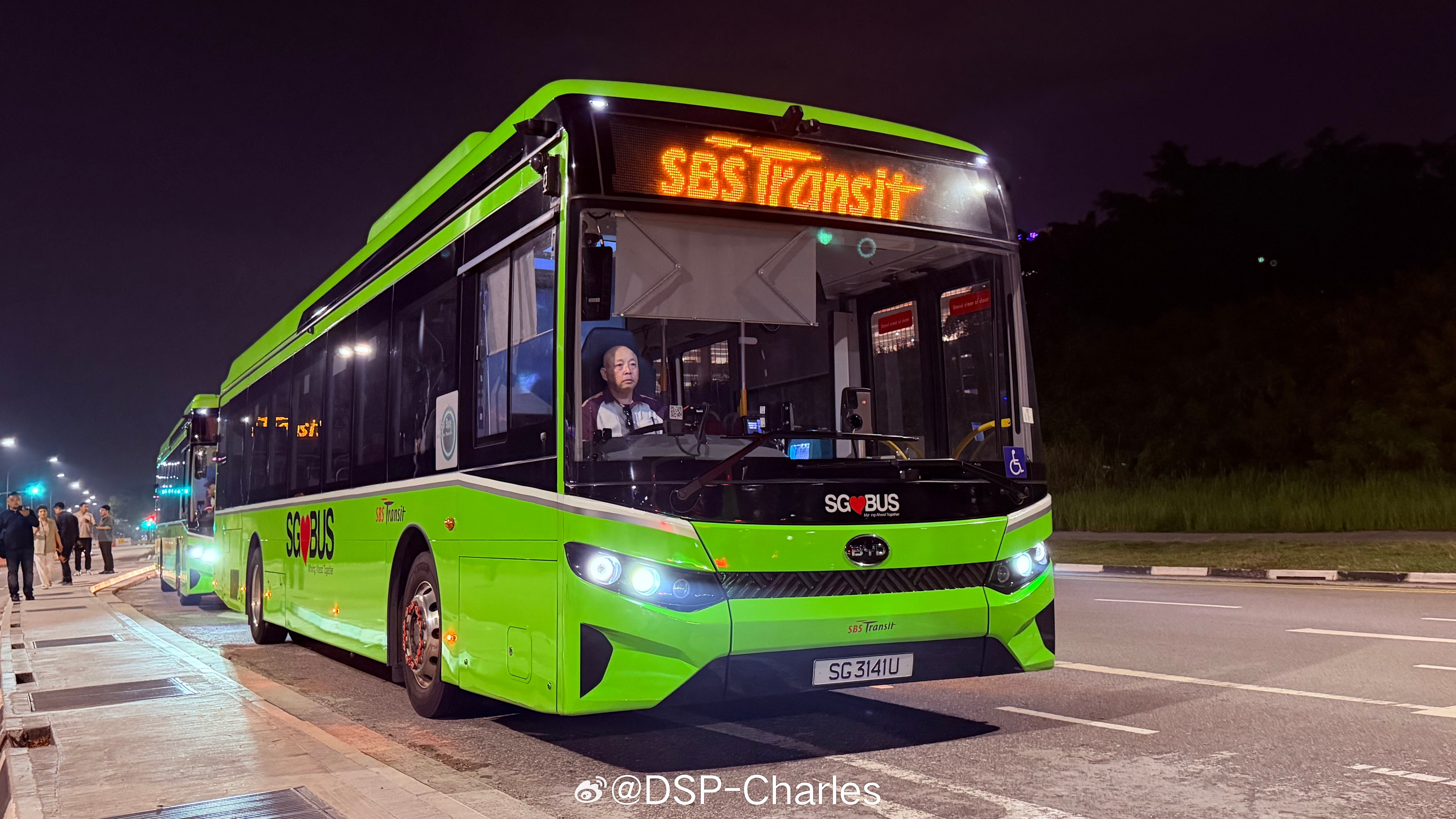 比亚迪在新加坡的新能源市场发展很不错，深耕当地12年，成为首个登顶新加坡销量榜首