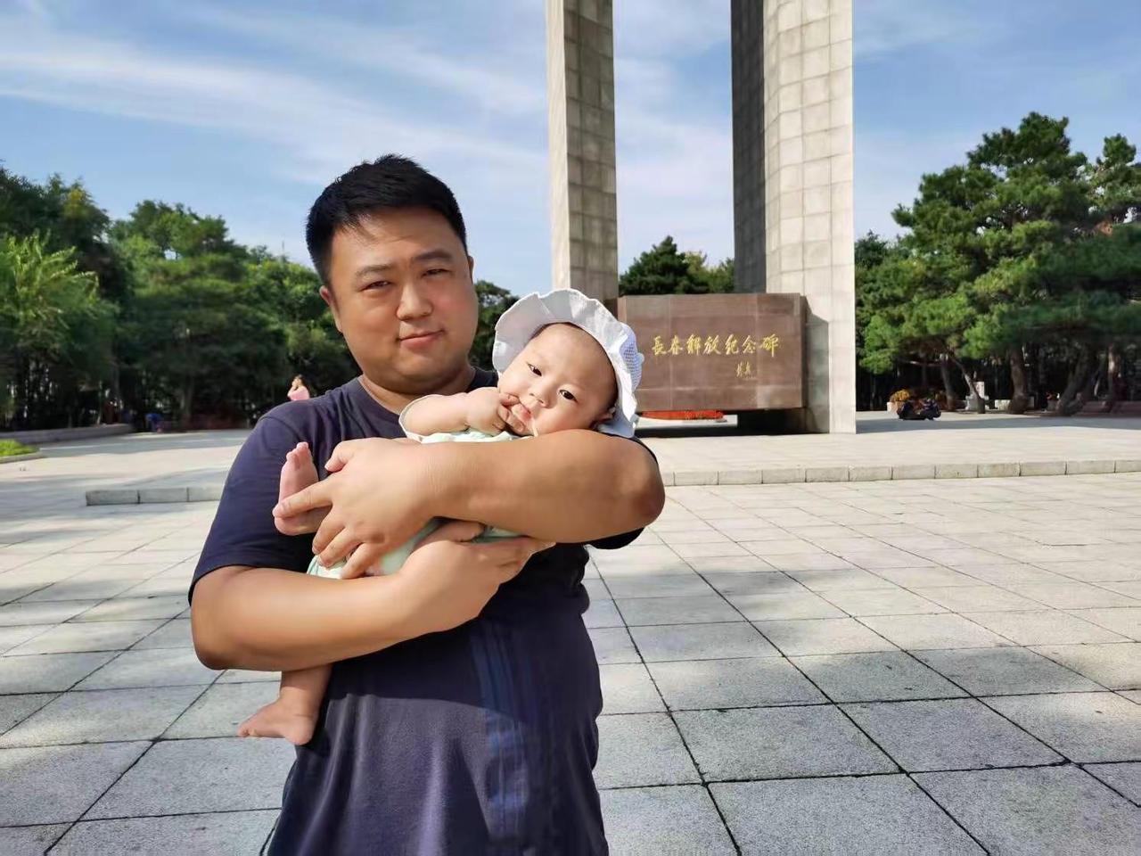 爸爸抱着抱着就长大了
