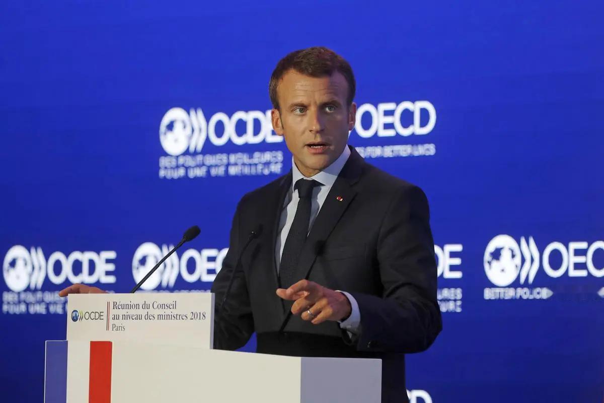 马克龙最近发表文章在英国金融时报上，显示了他对于中欧经贸关系的复杂心态。
他欢迎