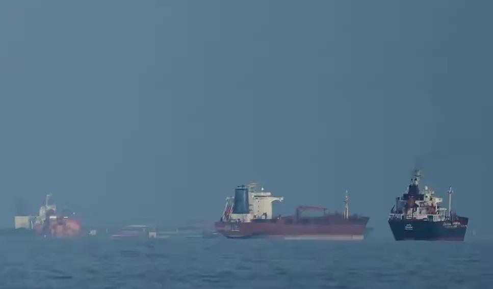 伊朗和美国人又打起来了，特朗普想从容脱身不容易


.伊朗跟美国又打起来了。目前