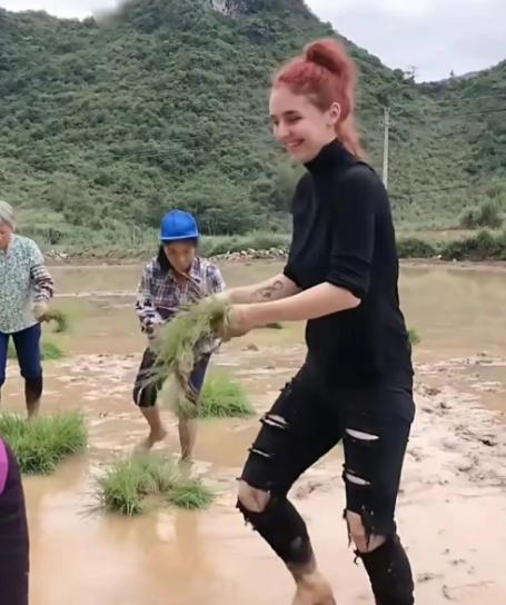 2018年，21岁意大利美女与27岁广西农村小伙结婚生子。令人意外的是，在结婚后