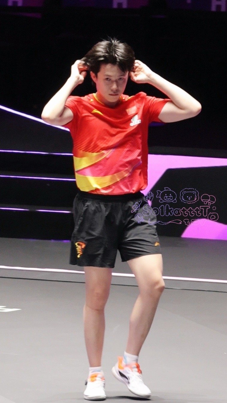 王楚钦新年快乐健康涨球 