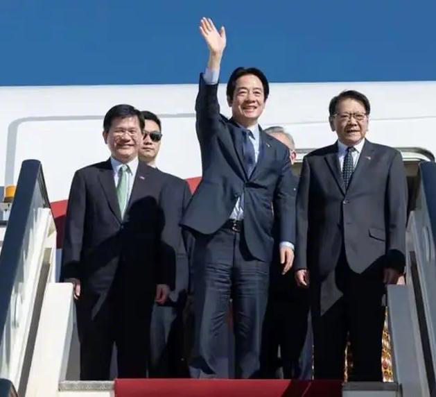 赖清德去趟非洲像做贼！
偷渡式访问，往返都坐国王专机
关广播绕公海，抱头鼠窜回台