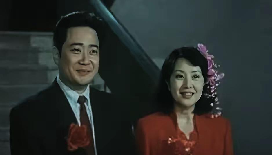 张铁生蹲了十五年大牢。他媳妇董礼平等了十五年。她是沈阳农业大学的讲师，两人是同窗