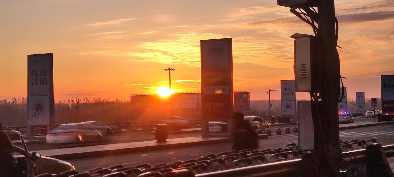 本来应该从从容容游刃有余，后来变成匆匆忙忙连滚带爬
出差结束后的返程，正好印证了