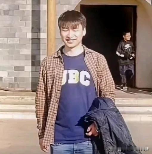 丢失的高洋是幸运的，遇到了善良的养父母，博士毕业，就职好公司，更幸运的是找到了中