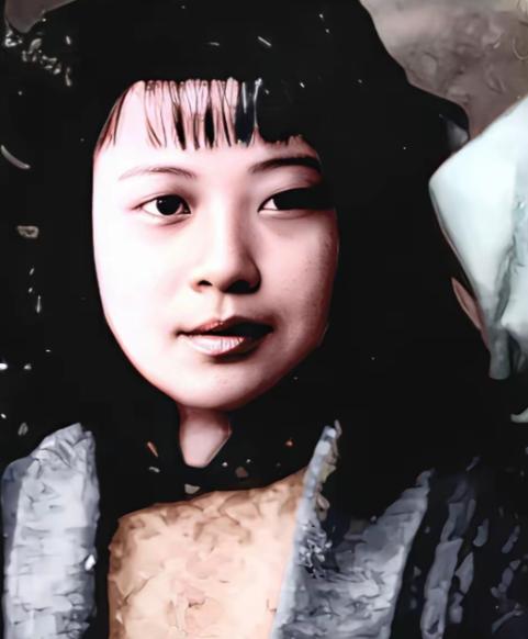 1963年，陈广胜当了师长，听说老家那个拜过堂的媳妇秀兰还在，一个人拉扯着他走时