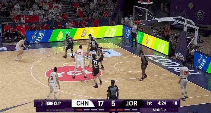 中国男篮vs约旦男篮王俊杰这个翻身后仰跳投，越来越有巨星的风范！王俊杰真全面 ​