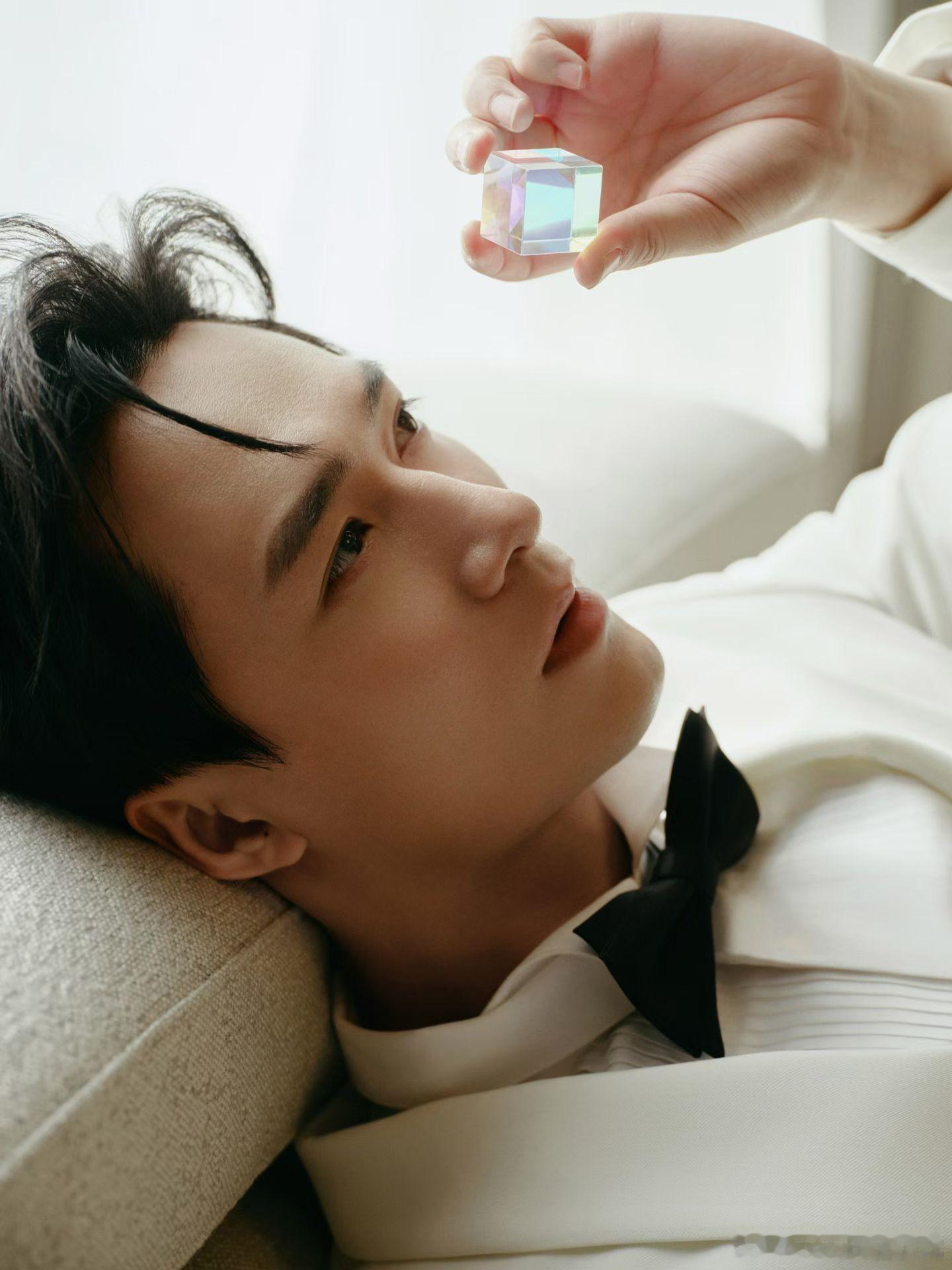 王皓祯 ✘ 鎏光盛典2025红果创作者大会光影为笔 🌟 勾勒轮廓追光而行 ❤️