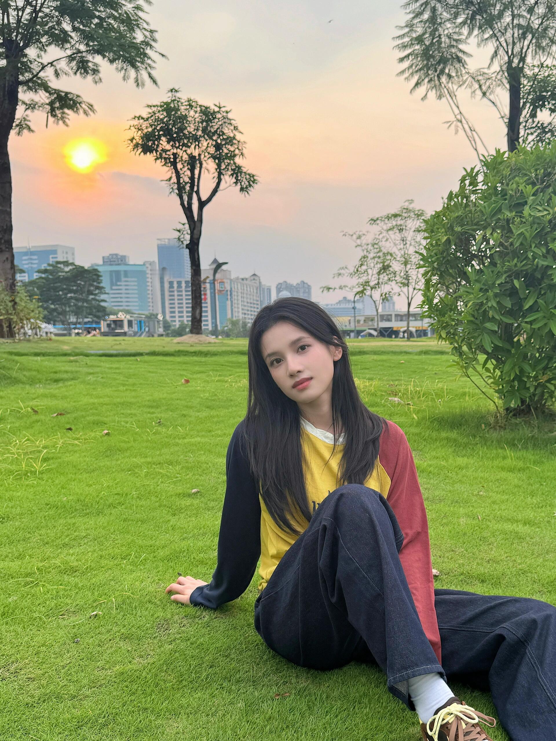 美没边了….她就这样静静的和身后自然风景完全融为一体了🪭 ​​​