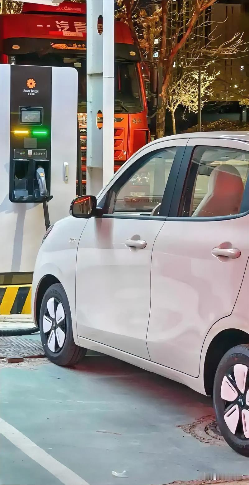 2026年还有人执着买油车？真的想不通！
 
2026年都到了，为啥大街上还有那