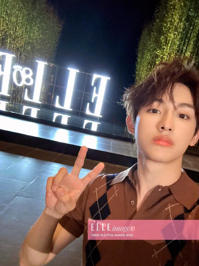 董思成和ELLE同一天过生日ELLE也太会找巧思了吧，不是普通的蛋糕造型，加了寿