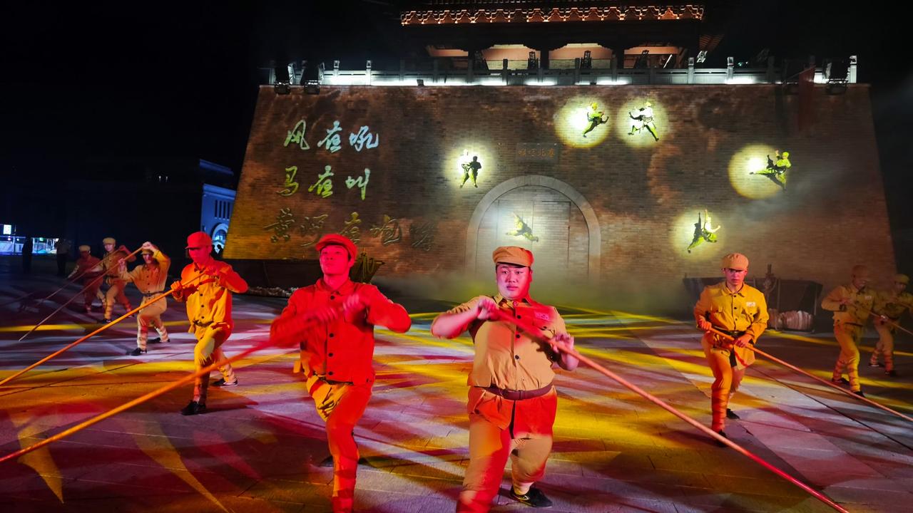 🀄️金延安《延安十三年》——行走的时空史诗

如果说红秀是“坐观历史”，那么金