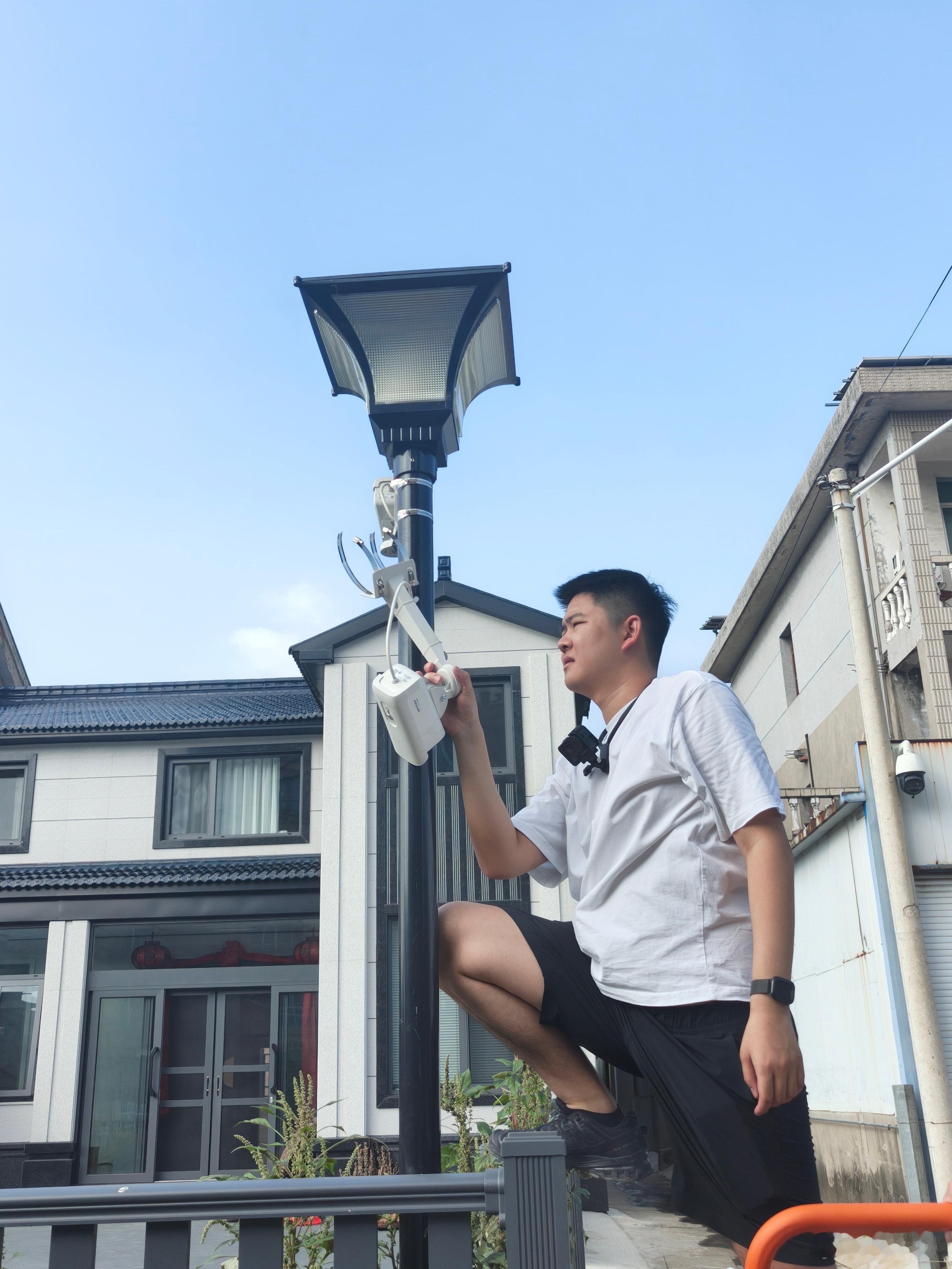 今天下午给我婆婆家换新的米家监控，38度的天气户外装了6个小时，劳动人民最光荣[