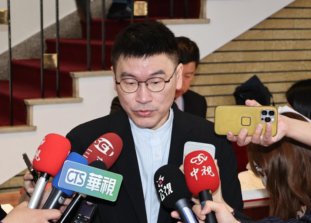 梁文杰的言论“凤梨释迦‘台湾人几乎不吃’，且是‘仰中共鼻息的农产品’”确实引发了