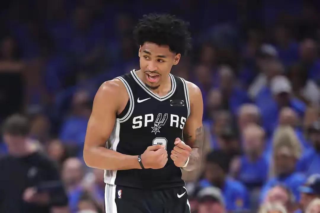 1-1扳平！西决惨烈大战，马刺连遭不公判罚+核心伤退太遗憾
 
NBA西决对抗直