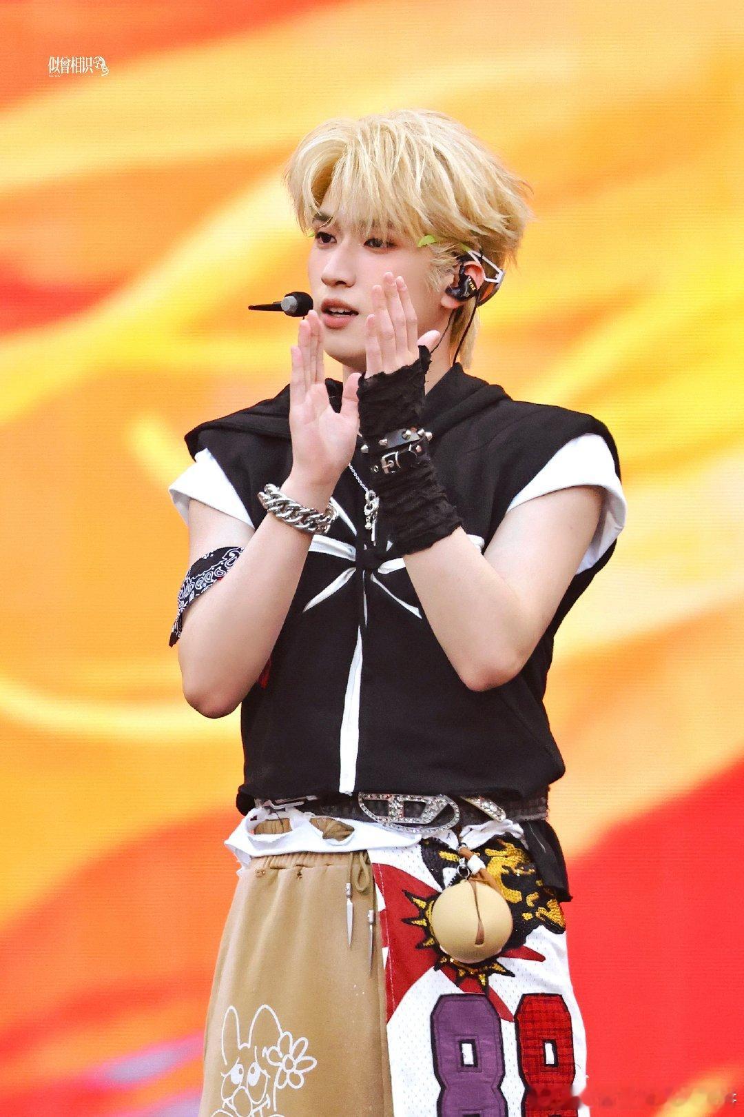 速看这个增肌版的严浩翔 严浩翔金发生图