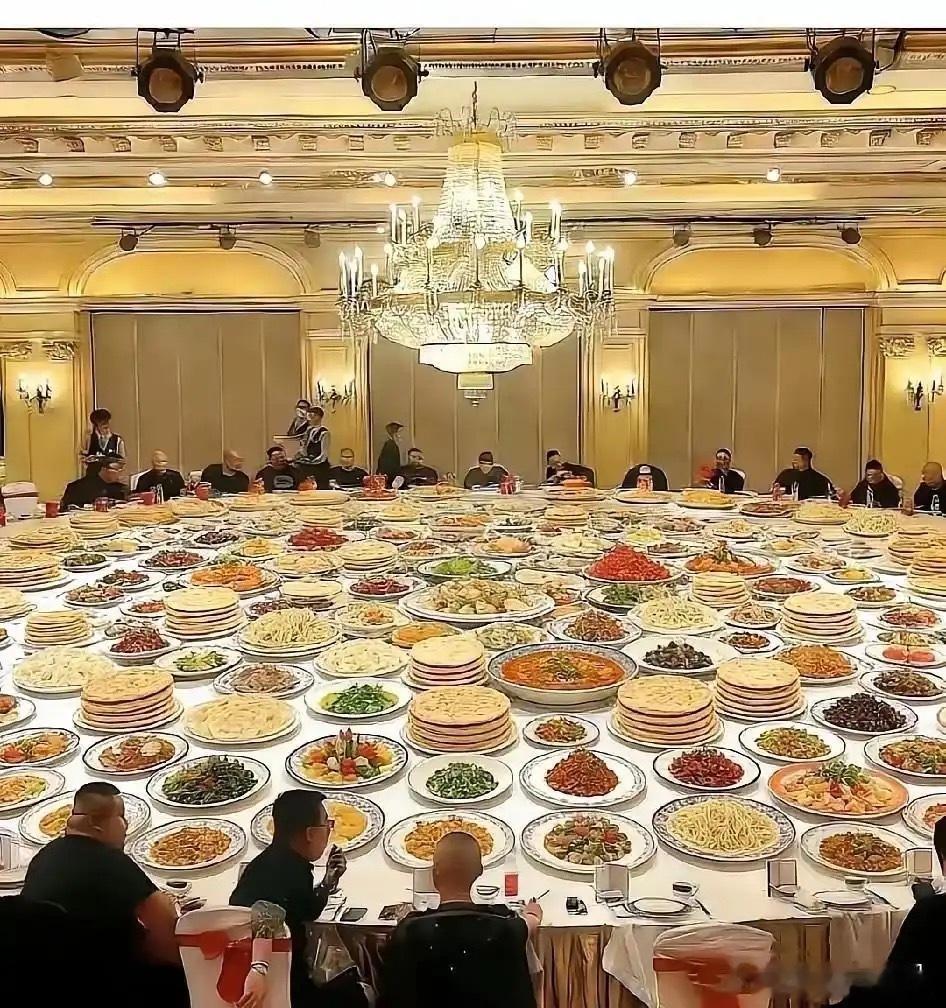 我想知道中间的菜怎么吃？ 