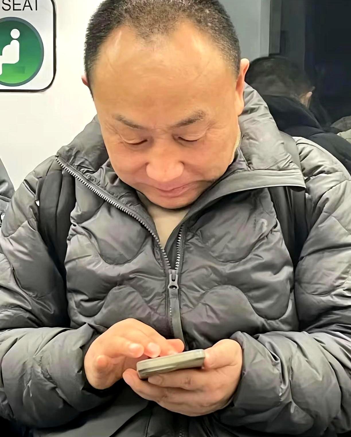 一个能让员工在店倒了、人没了还死守着不走的负责人，到底得有多“暖”？
严总走后第
